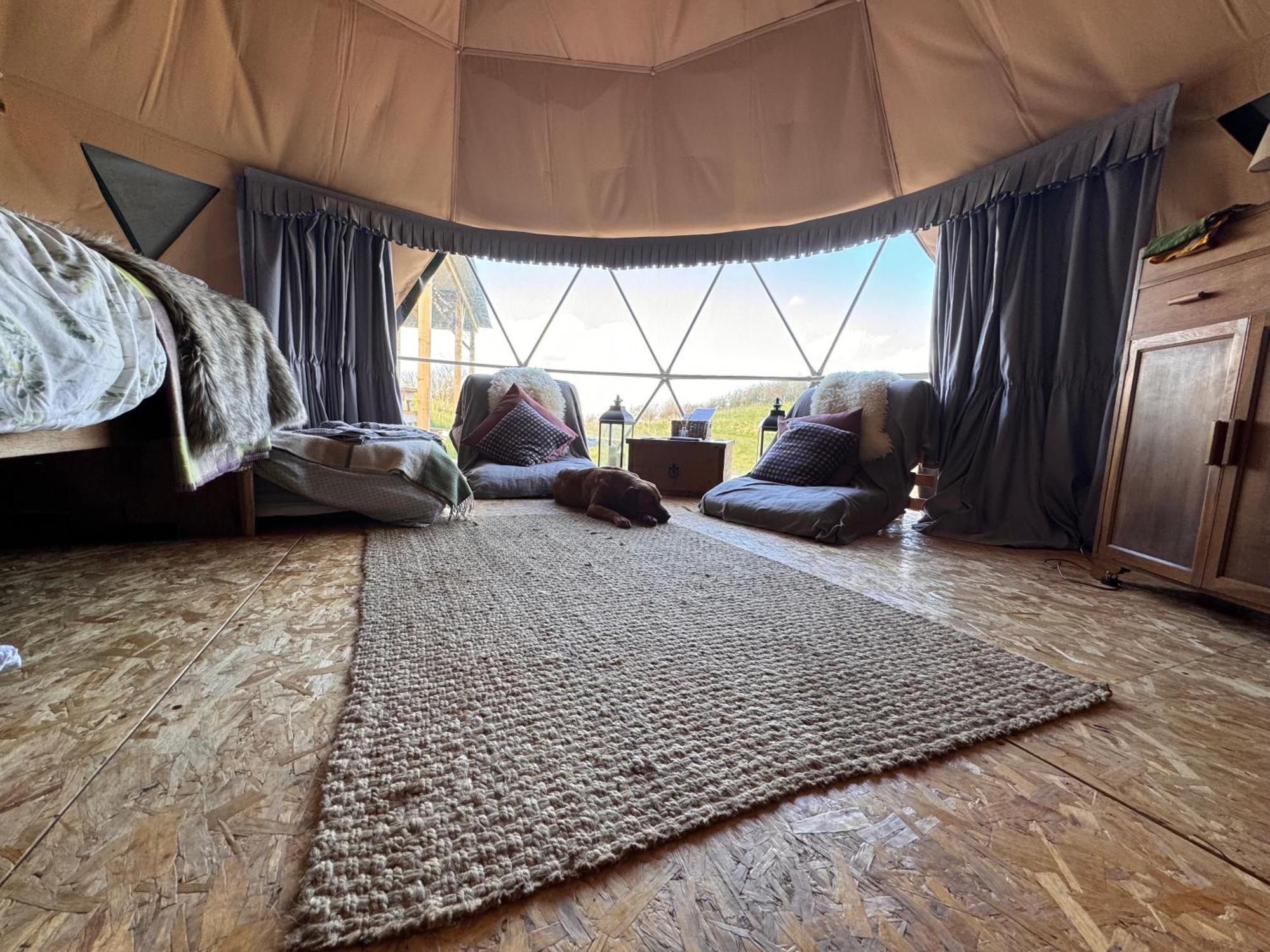 ホテル Geodesic Dome Glamping スランイドロイス エクステリア 写真