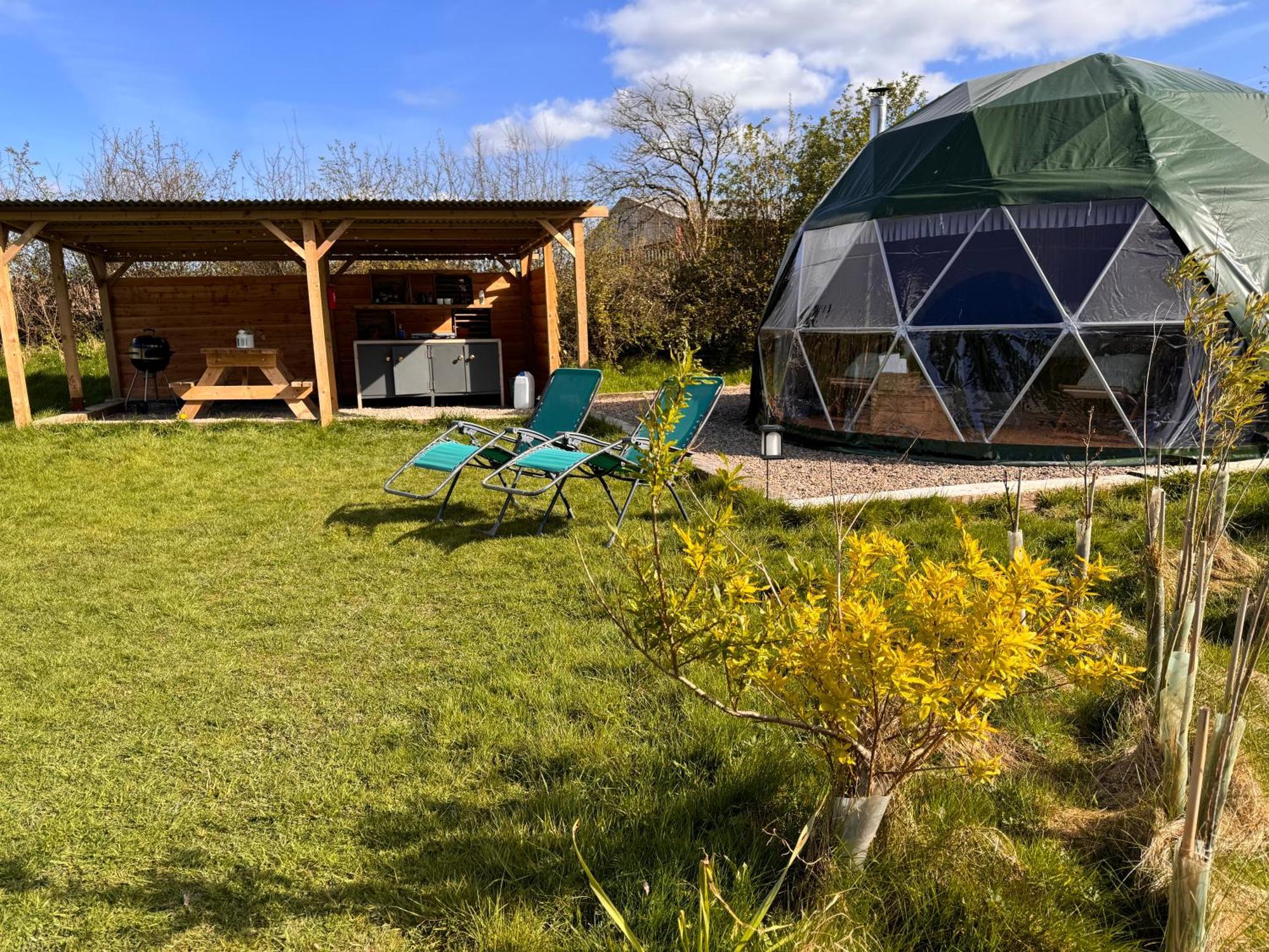 ホテル Geodesic Dome Glamping スランイドロイス エクステリア 写真